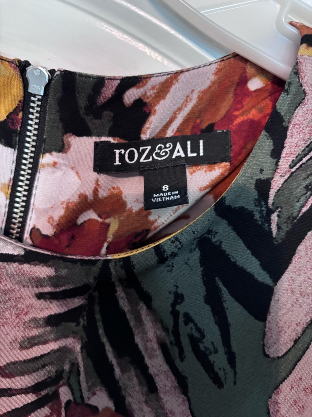 Roz & Ali Floral & Animal-Print Handkerchief Hem Dress in Green Size 8 - Picture 8 of 13